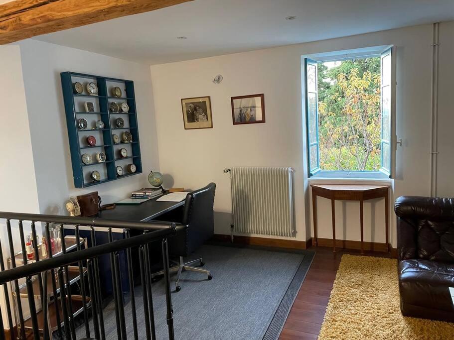 Rue Basse - Village House Overlooking The Pyrenees Montreal  Екстер'єр фото